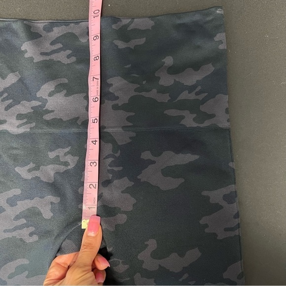 spanx Leggings Women Large look at me now camo high waisted Crop shaping F - Picture 7 of 8